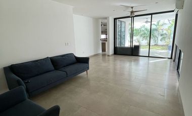 CASA EN RENTA EN PRIVADA JULIETA, PASEO NORTE, CUENTA CON PANELES SOLARES