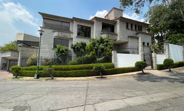 Casa en venta en la Herradura – doble terreno, jardín plano, gimnasio y loft