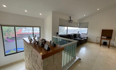 Casa en venta en la Herradura – doble terreno, jardín plano, gimnasio y loft