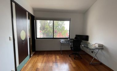 Casa en venta en la Herradura – doble terreno, jardín plano, gimnasio y loft