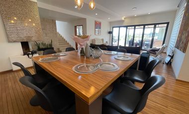 Casa en venta en la Herradura – doble terreno, jardín plano, gimnasio y loft