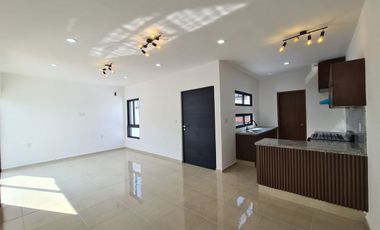 Casa en Venta en Lomas de la Rioja / Un piso y alberca privada