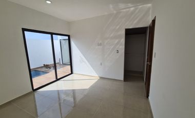 Casa en Venta en Lomas de la Rioja / Un piso y alberca privada