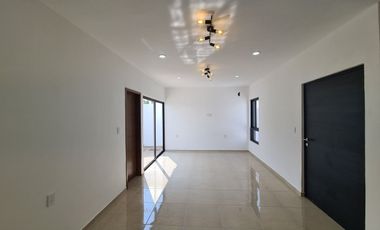 Casa en Venta en Lomas de la Rioja / Un piso y alberca privada