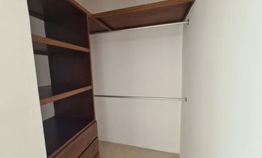 Casa en Venta en Lomas de la Rioja / Un piso y alberca privada