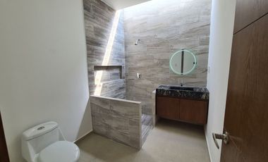 Casa en Venta en Lomas de la Rioja / Un piso y alberca privada