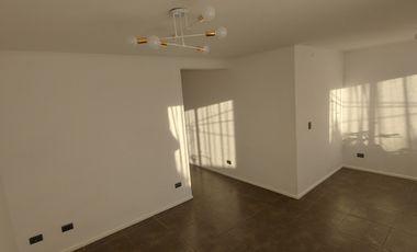 VENTA HERMOSA Y AMPLIA CASA 2 PISOS