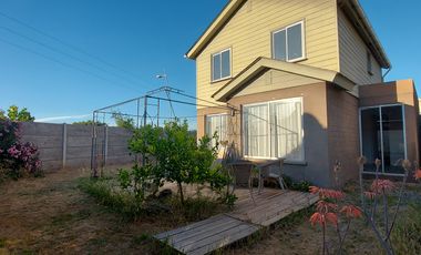 VENTA HERMOSA Y AMPLIA CASA 2 PISOS