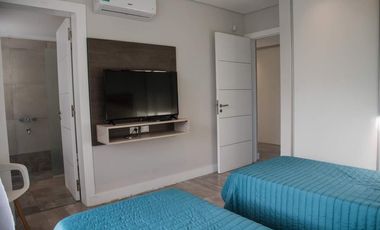 Casa en venta - 5 Dormitorios 8 Baños - Cariló