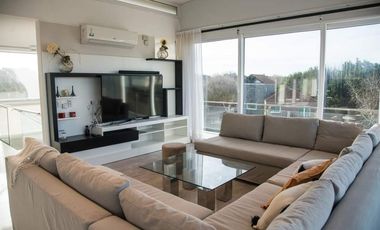 Casa en venta - 5 Dormitorios 8 Baños - Cariló