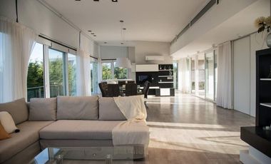 Casa en venta - 5 Dormitorios 8 Baños - Cariló