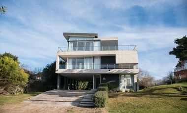 Casa en venta - 5 Dormitorios 8 Baños - Cariló