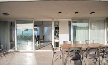 Casa en venta - 5 Dormitorios 8 Baños - Cariló