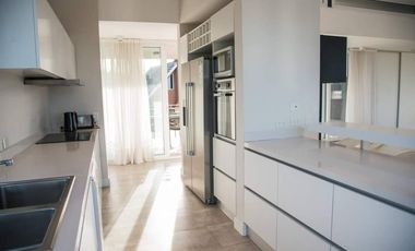 Casa en venta - 5 Dormitorios 8 Baños - Cariló