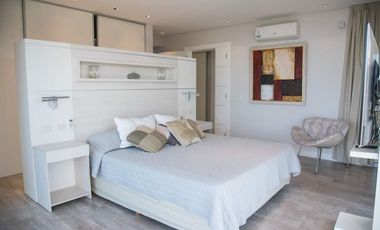 Casa en venta - 5 Dormitorios 8 Baños - Cariló