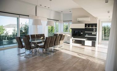 Casa en venta - 5 Dormitorios 8 Baños - Cariló