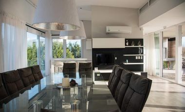 Casa en venta - 5 Dormitorios 8 Baños - Cariló