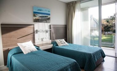 Casa en venta - 5 Dormitorios 8 Baños - Cariló