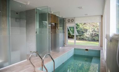 Casa en venta - 5 Dormitorios 8 Baños - Cariló