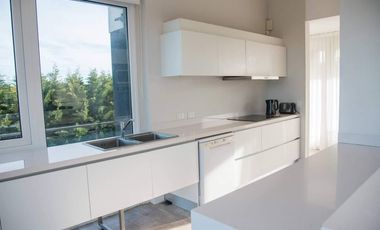 Casa en venta - 5 Dormitorios 8 Baños - Cariló