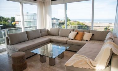 Casa en venta - 5 Dormitorios 8 Baños - Cariló