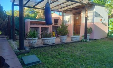 Casa en venta - 2 Dormitorios 1 Baño - Carmen de Areco