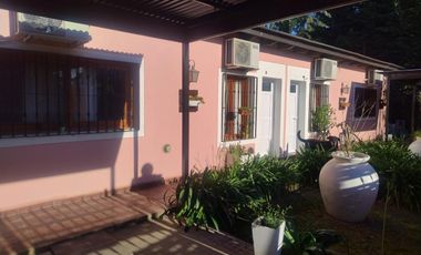 Casa en venta - 2 Dormitorios 1 Baño - Carmen de Areco