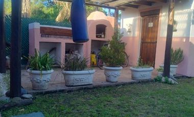 Casa en venta - 2 Dormitorios 1 Baño - Carmen de Areco
