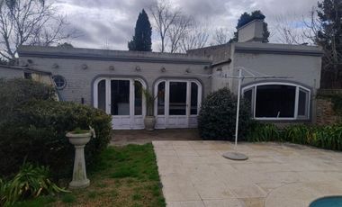 Casa en venta - 4 Dormitorios 3 Baños - Carmen de Areco