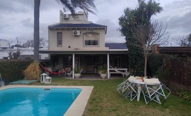Casa en venta - 4 Dormitorios 3 Baños - Carmen de Areco