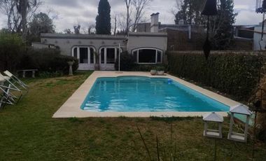 Casa en venta - 4 Dormitorios 3 Baños - Carmen de Areco