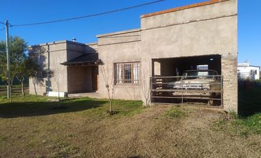 Casa en venta - 2 Dormitorios 1 Baño - Carmen de Areco