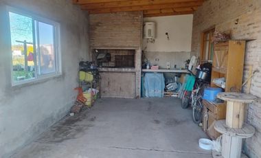 Casa en venta - 2 Dormitorios 1 Baño - Carmen de Areco