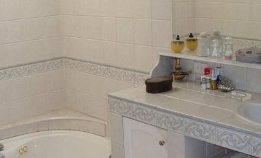 Casa con pileta en venta y alquiler en Martínez, Vias/Libert., San Isidro