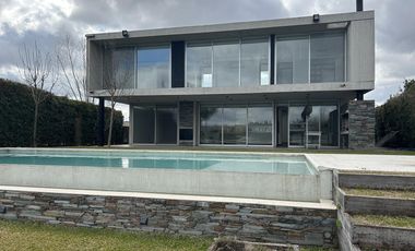 A la laguna casa con 3 dormitorios en venta y/o alquiler en BARBARITA.