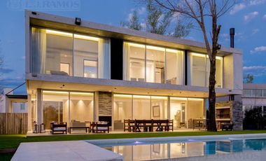 A la laguna casa con 3 dormitorios en venta y/o alquiler en BARBARITA.