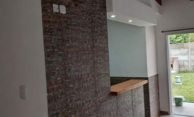 Casa en alquiler - 2 Dormitorios 1 Baño - City Bell