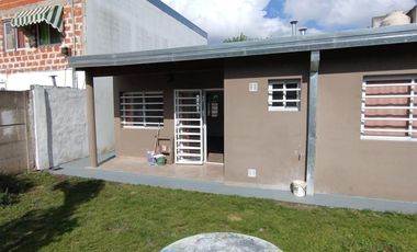 Casa en alquiler - 2 Dormitorios 1 Baño - City Bell