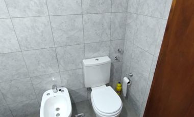 Casa en alquiler - 2 Dormitorios 1 Baño - City Bell