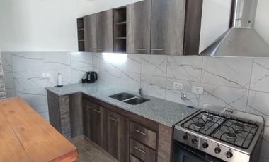 Casa en alquiler - 2 Dormitorios 1 Baño - City Bell