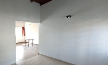 Casa en alquiler - 2 Dormitorios 1 Baño - City Bell