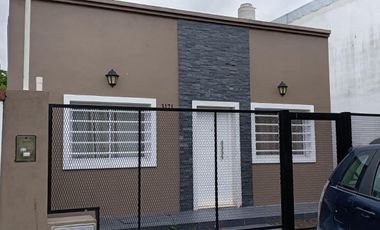 Casa en alquiler - 2 Dormitorios 1 Baño - City Bell