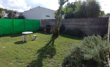 Casa en alquiler - 2 Dormitorios 1 Baño - City Bell