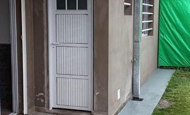 Casa en alquiler - 2 Dormitorios 1 Baño - City Bell