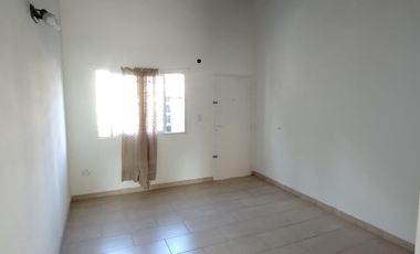 Casa en alquiler - 2 Dormitorios 1 Baño - City Bell