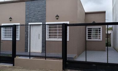 Casa en alquiler - 2 Dormitorios 1 Baño - City Bell