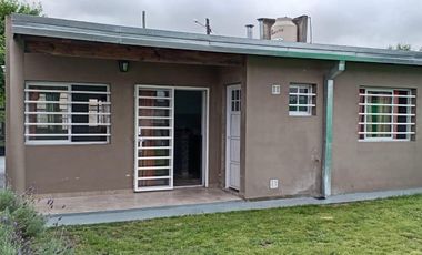 Casa en alquiler - 2 Dormitorios 1 Baño - City Bell