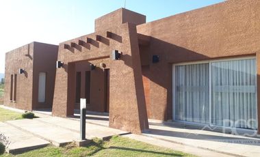 Casa Barrio Cerrado en Zonda.