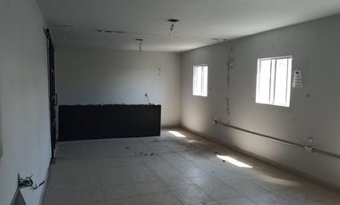 Renta Local Comercial sobre Bernardo Quintana en Loma Dorada Querétaro