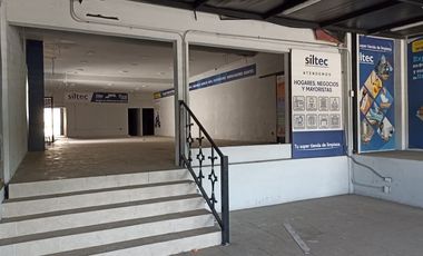 Renta Local Comercial sobre Bernardo Quintana en Loma Dorada Querétaro